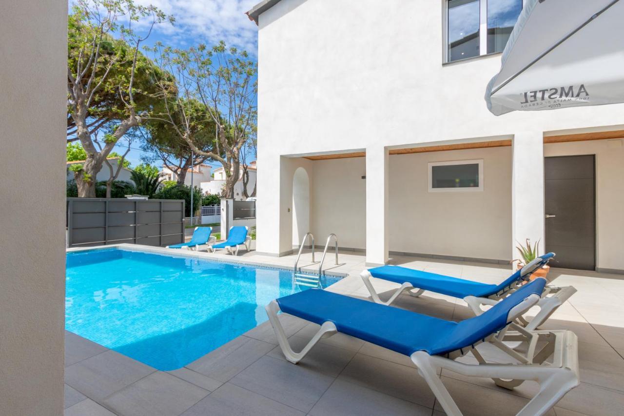 Goldhome - New House With Private Heated Pool, Parking, Wifi, Games Room Empuriabrava Eksteriør billede